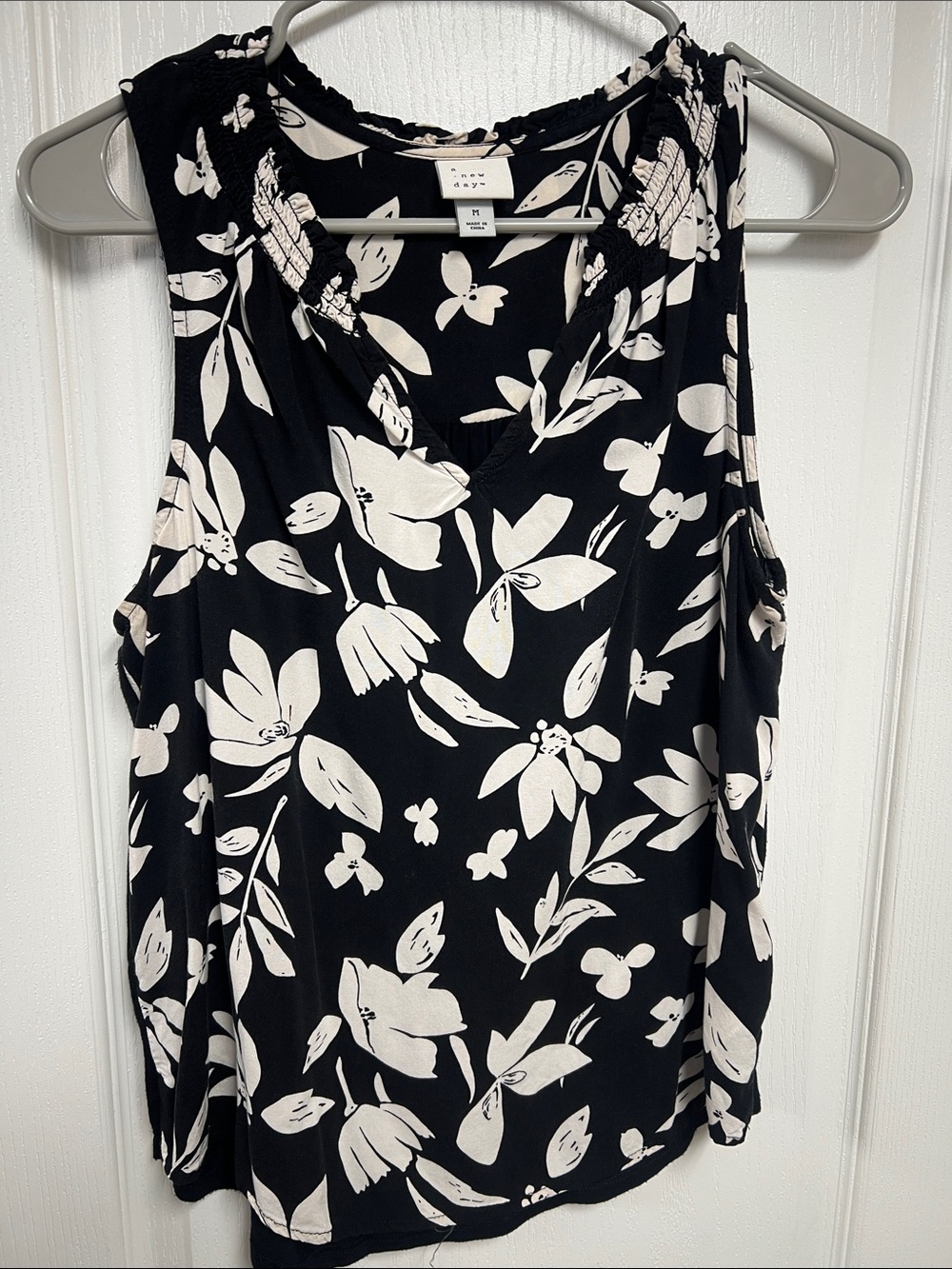 a new day Black & White Floral V-Neck Sleeveless Camisole